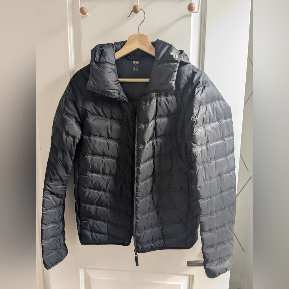 Uniqlo Men's Black Light Puffer Jacket